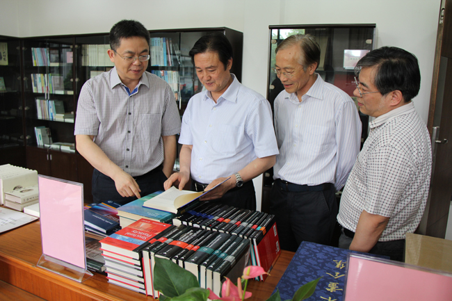 局长陈昆忠到浙江大学