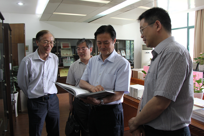 浙江省新闻出版局党组书记、局长陈昆忠到浙江