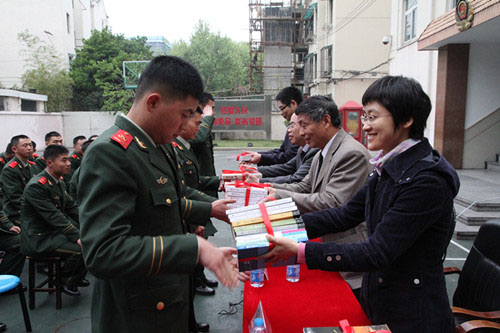 上海交通大学出版社举行《翱翔太空》阅读进军