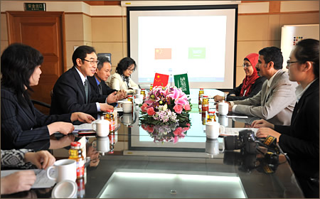 沙特阿拉伯王国驻华大使馆文化处与高教社签署