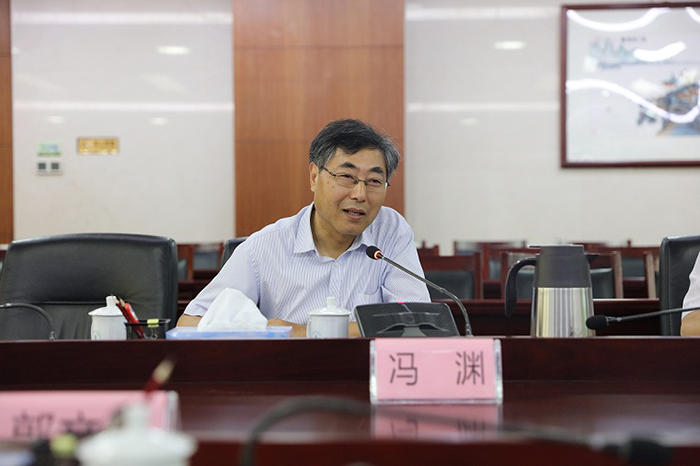 无锡职业技术学院副院长冯渊做专题报告