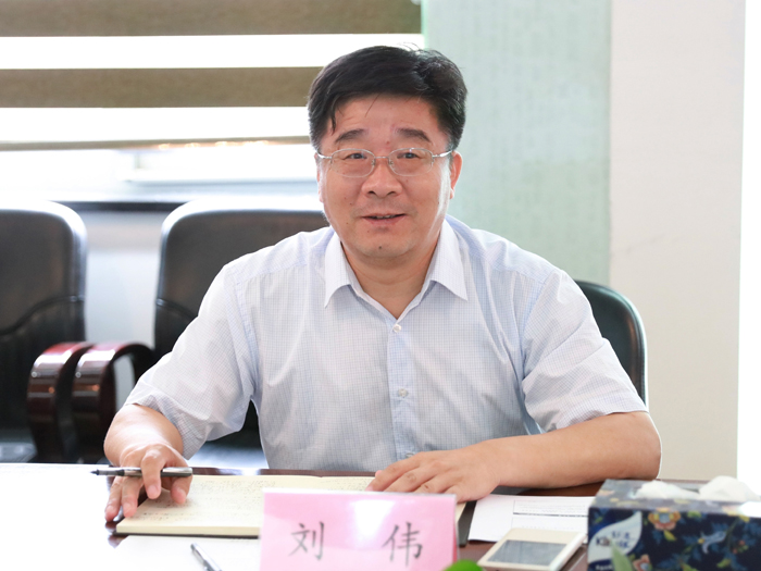 中国人民大学校长刘伟一行到人大出版社调研工作