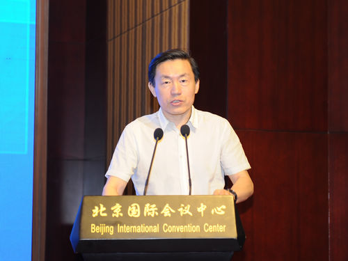 中国新闻出版研究院副院长范军主持主论坛