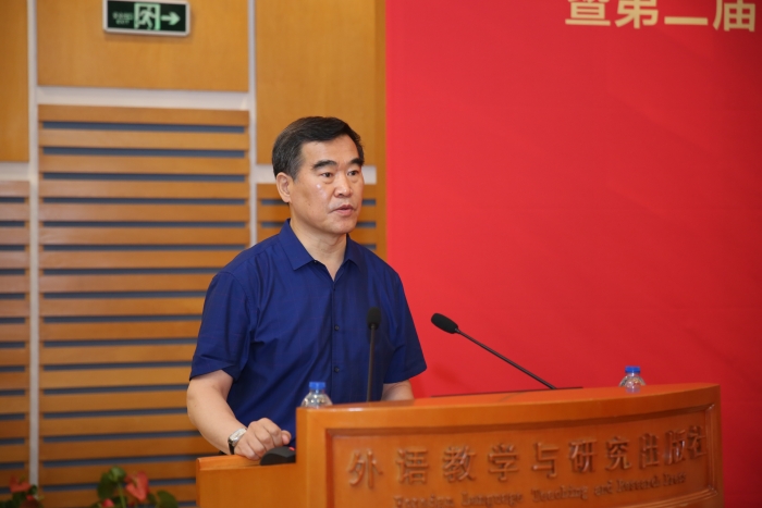 简讯  闫国华作总结发言并代表中国职业外语教育发展研究中心汇报工作